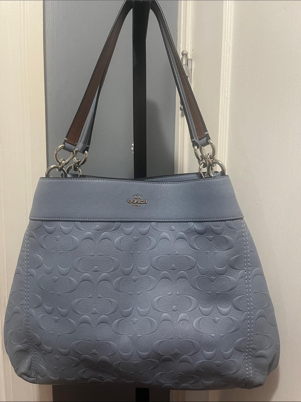 Coach Lexy  Embossed Signature Shoulder Bag new